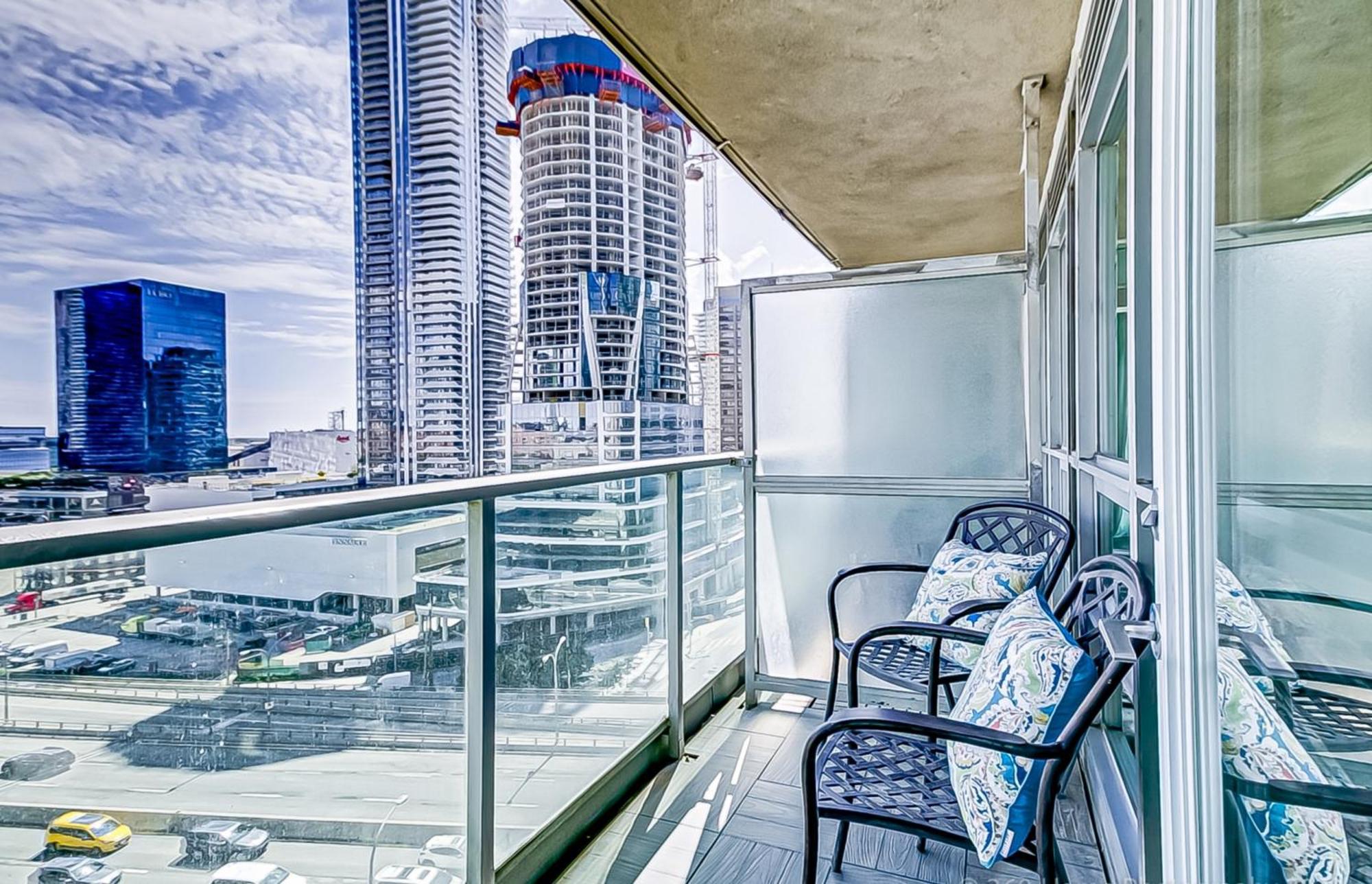 Globalstay Yonge St Condos Toronto Exteriör bild